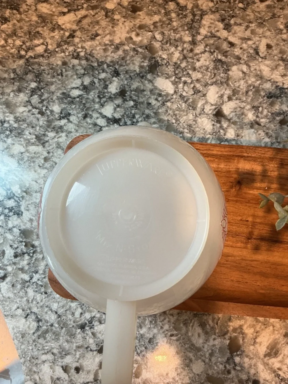 Vintage Tupperware 2 qt batter bowl/measuring cup